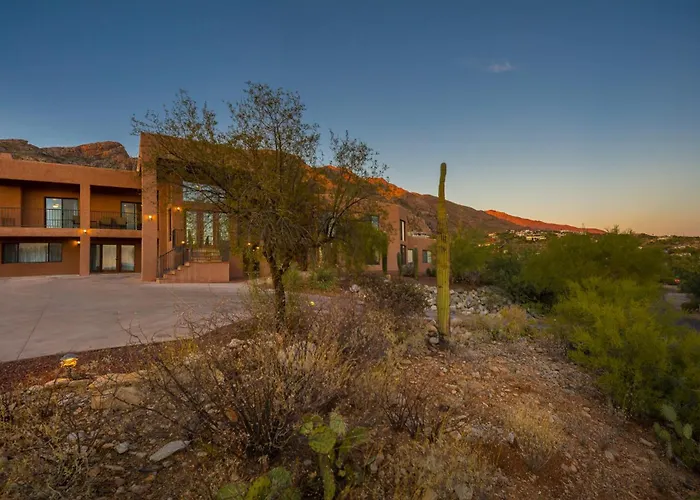 Indoor Pool , Amazing Views, Game Room, Gym & Holiday home Tucson