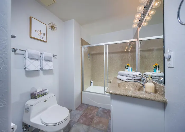 Indoor Pool , Amazing Views, Game Room, Gym & Holiday home *