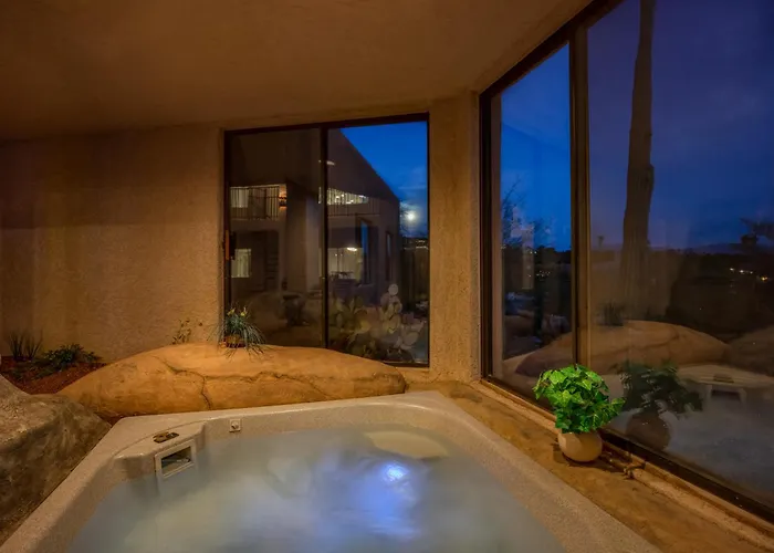 Indoor Pool , Amazing Views, Game Room, Gym & Holiday home Tucson