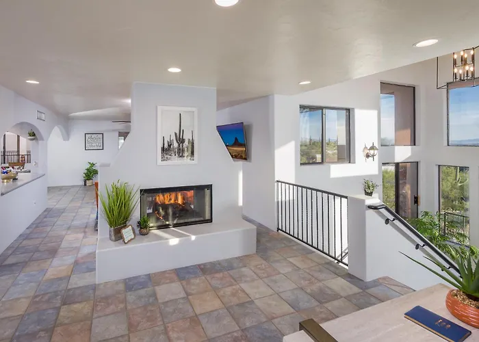 Indoor Pool , Amazing Views, Game Room, Gym & Holiday home Tucson